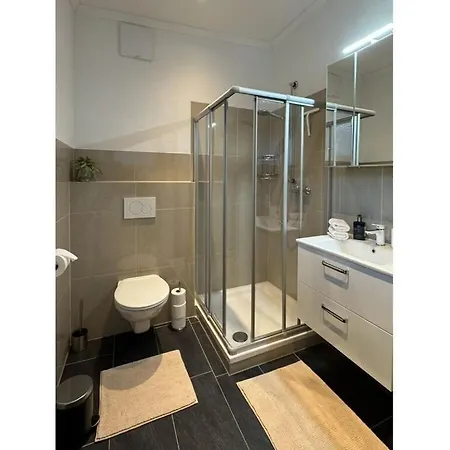 Lucy S Koessen Kössen